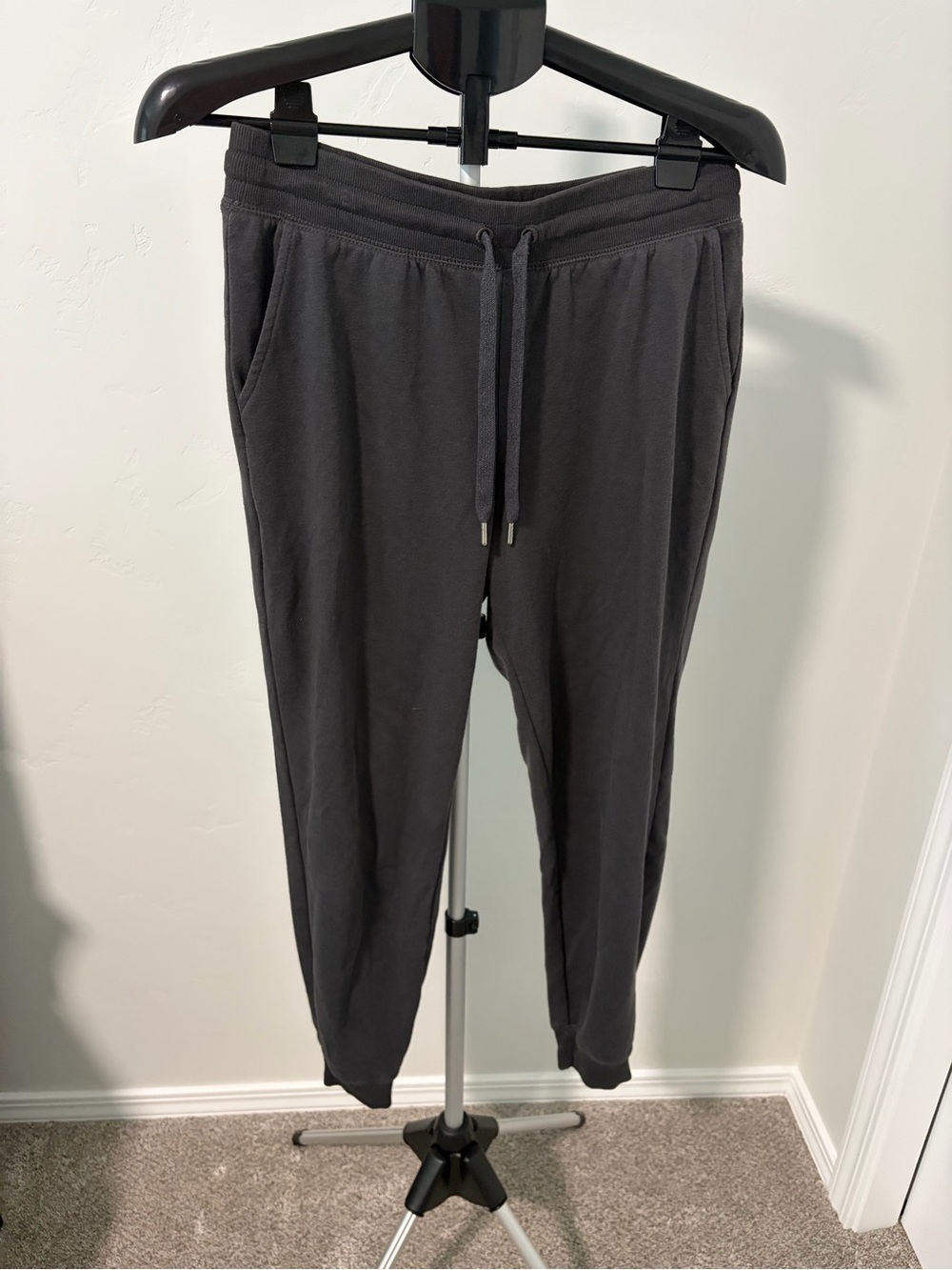 Old Navy Women’s Charcoal Gray Drawstring Joggers Size Medium